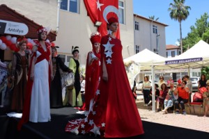 Kelebek defilesi büyüledi