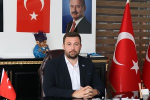 ‘Ne sağda ne soldayız’