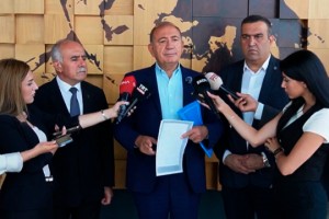 Kayyumluğu devam edecek