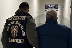 Sahte gümrük görevlisi yakalandı