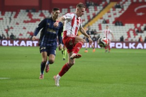 Antalyaspor zirveyi karıştırdı