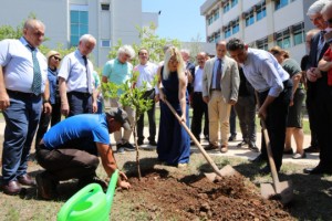 Üniversite yerleşkesine 5 Bin Fidan Dikildi