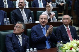 ‘Kavgalı muhalefetten fayda gelmez’