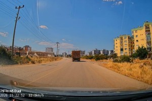Kaçak moloz döktü, elektrik tellerini kopardı