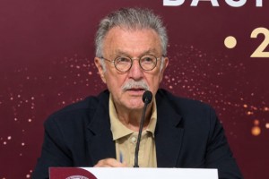 “Tiyatroyu bir umut olarak görüyorum”