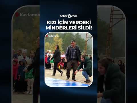 ? Kızı için yerdeki minderleri atkısıyla kuruttu!