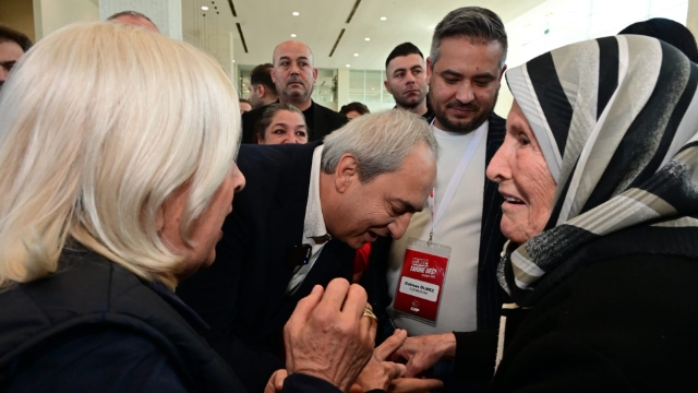 Başkan Kocagöz, ellerinden öptü