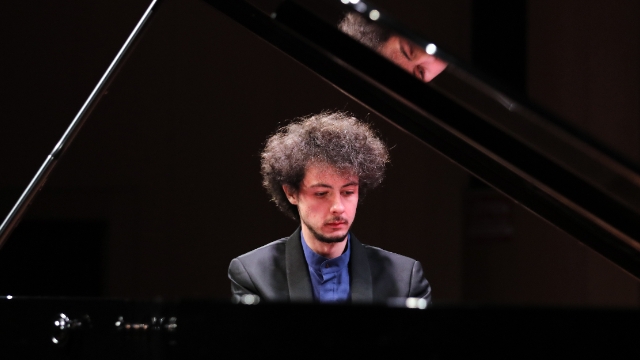 Genç piyanist büyüledi