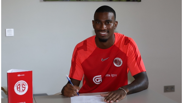 Haji Wright Antalya’yı seçti