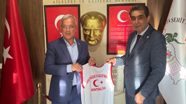 İYİ Parti’den Şehitler Derneğine Anlamlı Ziyaret