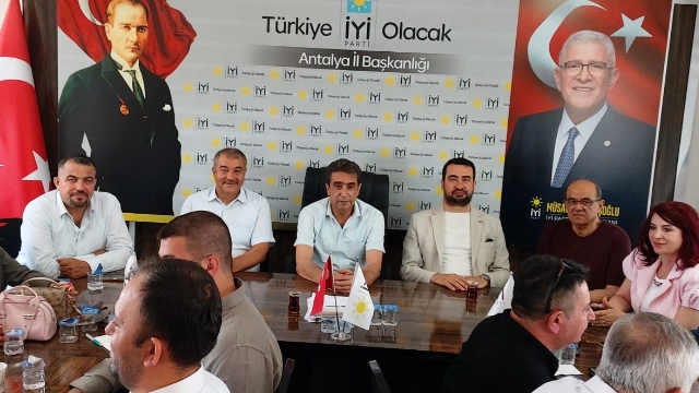İYİ Partililer Arefe günü bayramlaştı