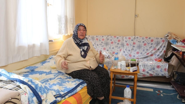 Kepez Belediyesi’nin şefkat eli Fatma teyzeye ulaştı