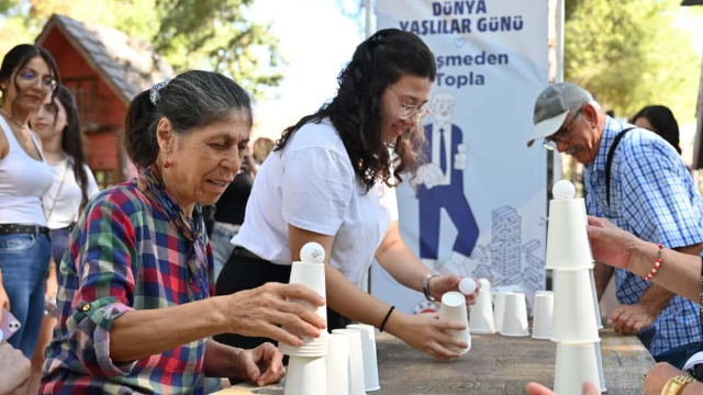 Kepez’de Yaşlılar Günü jesti