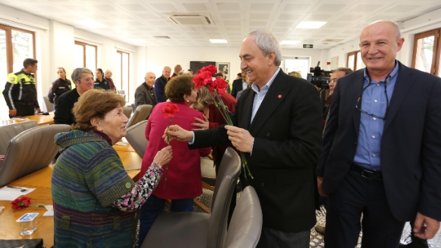 Kepez’in Huzurevi’ne bayram ziyareti