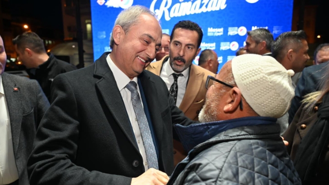Kocagöz’den iftar yemeğinde mahalleye müjde!