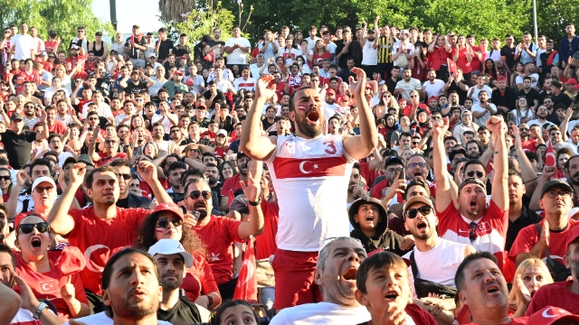 Milli coşku dev ekranda yaşandı