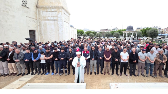 Okul saldırıları sonrası gıyabi cenaze namazı kılındı