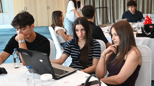 ‘Teknolojiyi İyi Kullanın Ama Ona Bağımlı Olmayın’