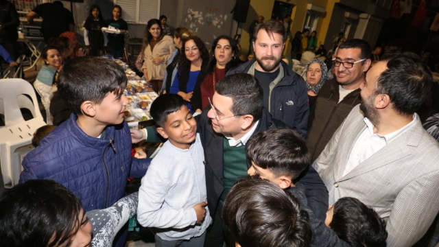 Tütüncü, iftarda Yenikapı’nın misafiri