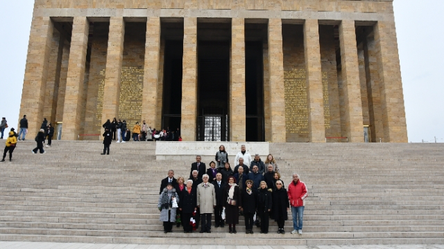 Yaşlı Meclisi’nden Ata’ya ziyaret