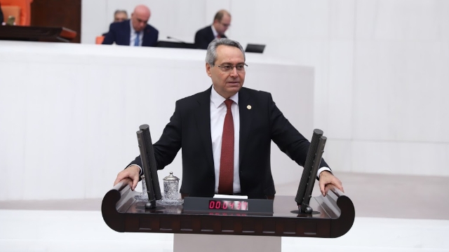 Zeybek’ten yasa tepkisi